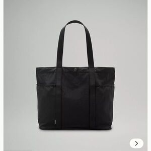 Lululemon Daily Multi-Pocket Tote Bag 20L